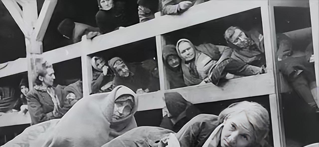 1940年，德国军人把一名波兰女子送到慰安所，然后把她的双腿劈开，捆绑在凳子上，