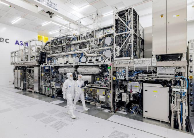 美国：EUV光刻机卡死中国7nm！中国：谁规定造芯片必须用光刻机？这两天半导