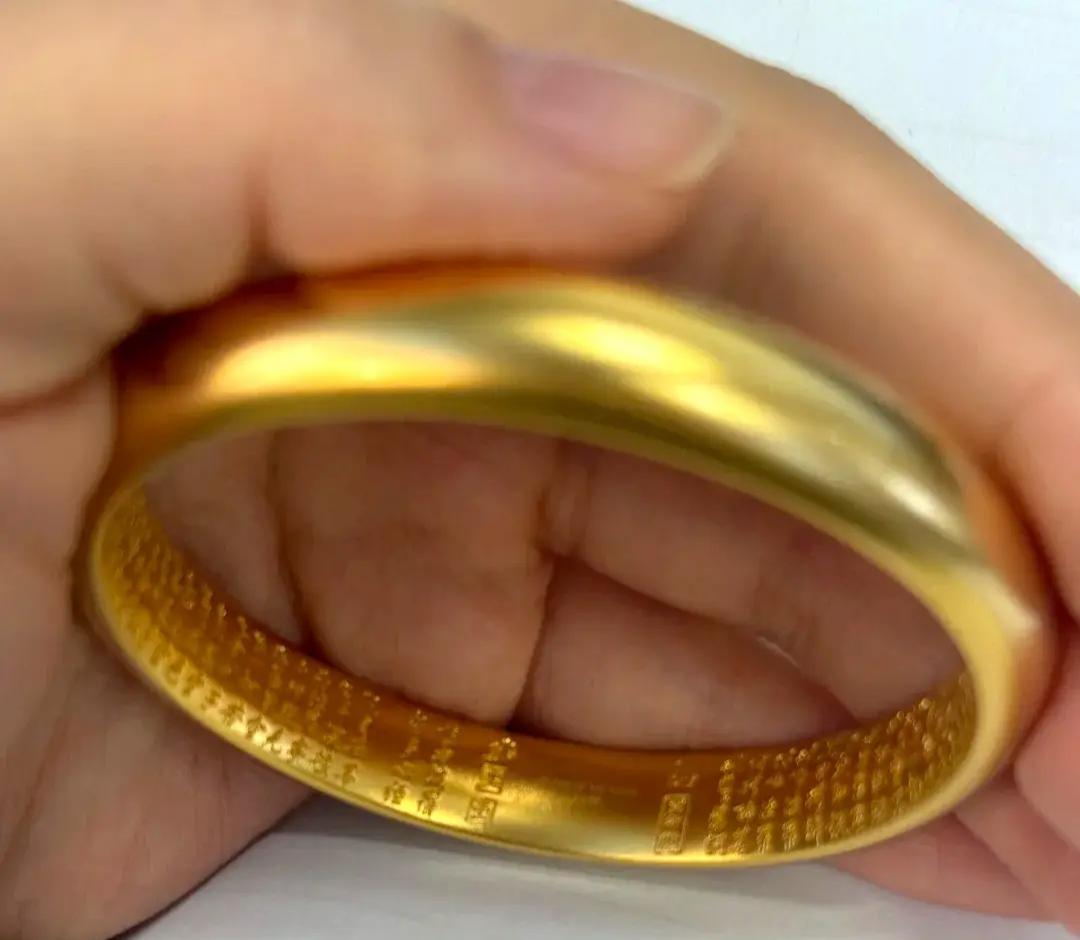 60克黄金手镯的威力，真的戴过才知道前两天去超市看到一个姐姐手腕上晃着一只金