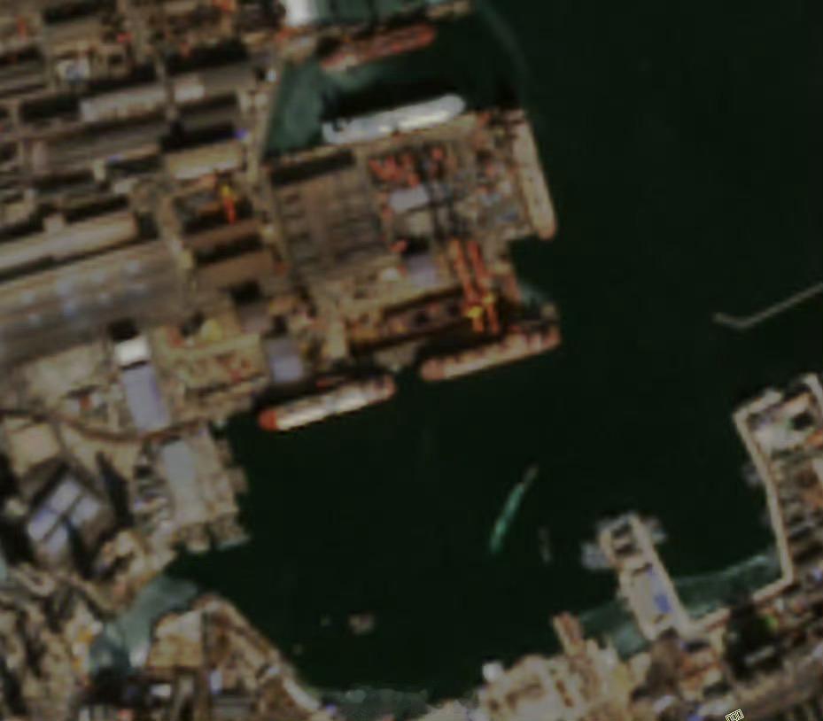 昨日004卫星图舰尾已吊装，只不过被龙门吊遮住了加油造！图源见水印烽火问鼎计