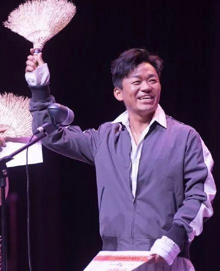 初代跑男签名计划已经完成了7分之六，超哥急得天天更新自己的位置，就怕这张签名照递