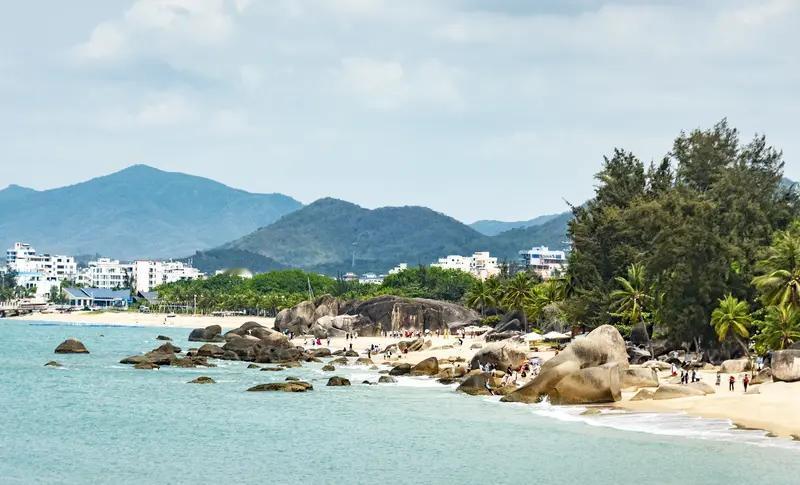 台风“天琴”抵达海南，这可真是一场大自然的“疯狂派对”。海南这下热闹了，狂风估计