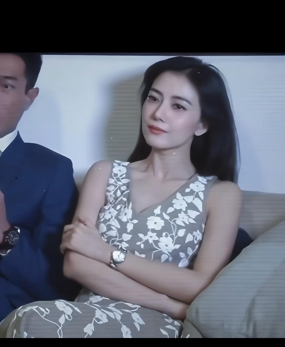小赵能娶到这样的老婆，做梦都得笑醒吧！昨天刷到他的综艺，他说现在还有人在他的微