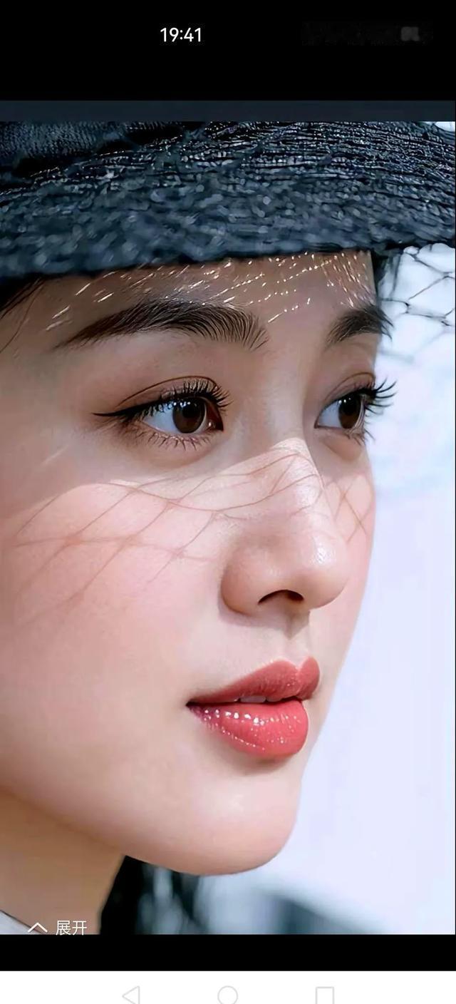 温柔眼神，轻纱帽檐，唯美瞬间定格🌹🌈🍀