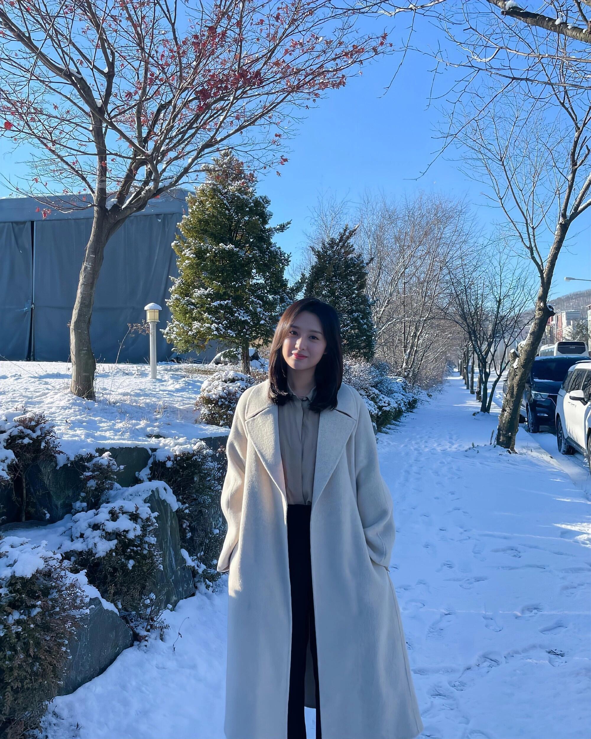 金智媛雪地照她真的有种岁月静好的气质