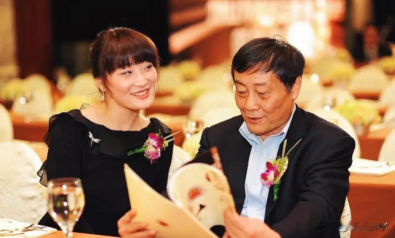 从宗庆后42岁才有一个女儿来看，他本身精子质量不是很高，精子活力较弱的情况下，可