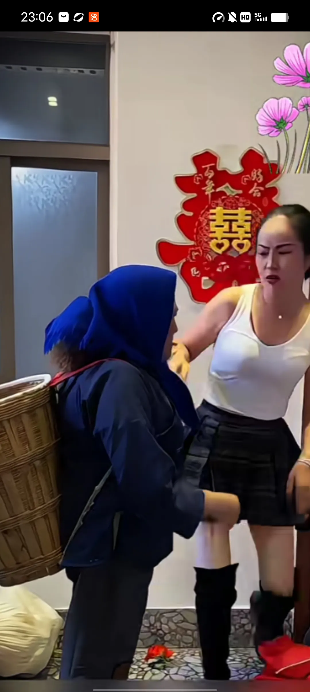 退婚，女儿哭着给妈妈说：看不起人，这婚不接了，事因，女儿结婚当日，新郎家客人都安