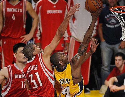 巴蒂尔：之前每次去斯台普斯我都焦虑，我得防科比这个怪物4月03日讯近日，篮球