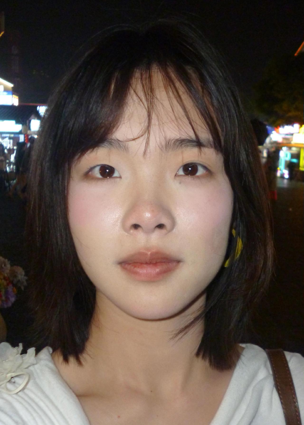 夜间甜美自拍晚风与短发短发夜景随拍甜妹的烦恼是还不够甜晚风吹过脸夹