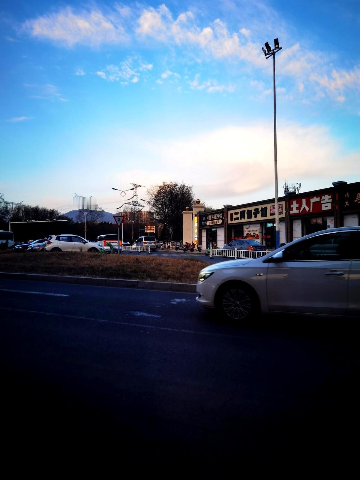 一平米亏2000块，再搭进去16万的装修，房东大哥的脸，我隔着口罩都能感觉到是绿