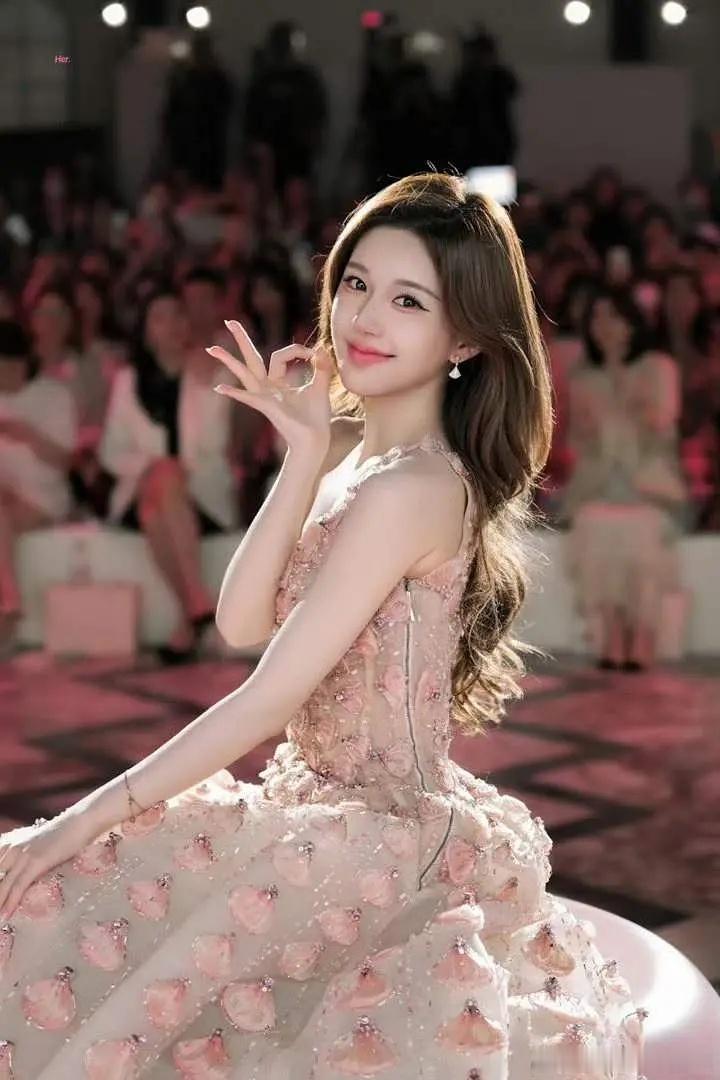 张元英14岁就168了吧