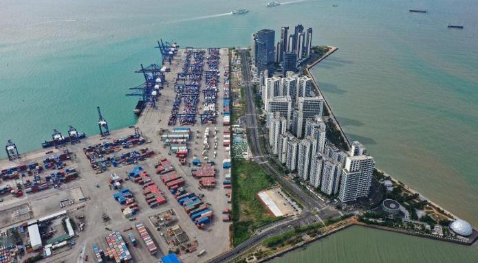 越南紧张了！海南封关搞自贸岛，不要以为只会抢新加坡国际贸易大港的地位，同样也会抢