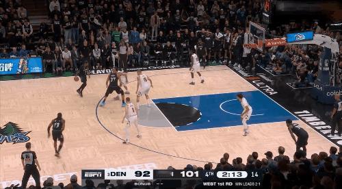 约基奇这是在三秒区买房了？从麦丹持球突破开始，进攻回合还有14秒，约基奇就进