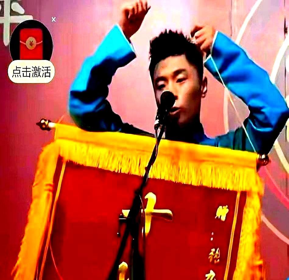 郭德纲当众把德云十队帅印砸给张九南，硬生生略过顶流张鹤伦。这头舞台上的疯狗回家捂