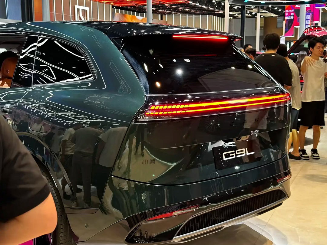 全新加长版本小鹏G9L，是近期25‑30万区间热度很高的新款SUV，不少车友都在