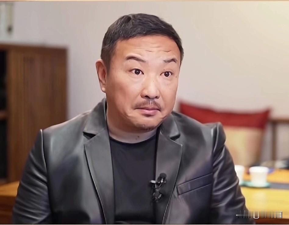 还记得《东北一家人》里的牛小伟吗？如今他变成这样了。‌当年，吕小品在饰演牛小