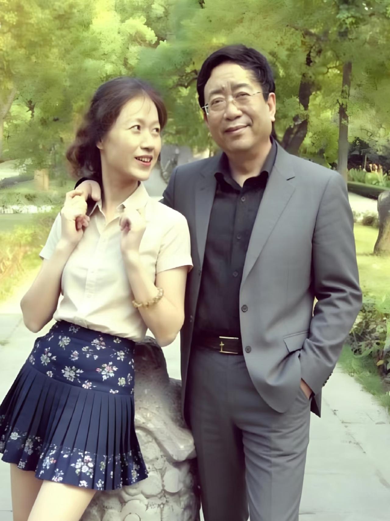 我记得是马兰当时的男友是上海戏剧学院的研究生出了车祸人没了余当时是校长