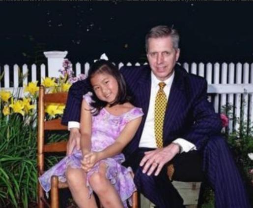 “你要是能怀孕，我们就结婚”！2006年，英国69岁亿万富翁爱上中国33岁女外卖