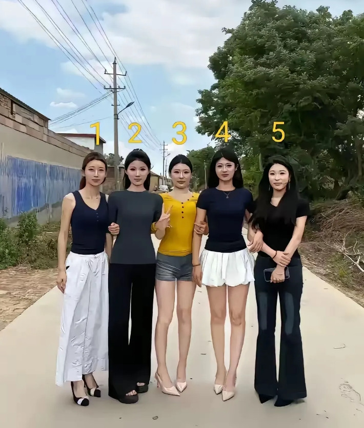 彩礼都是十万，你会选哪个做女朋友？