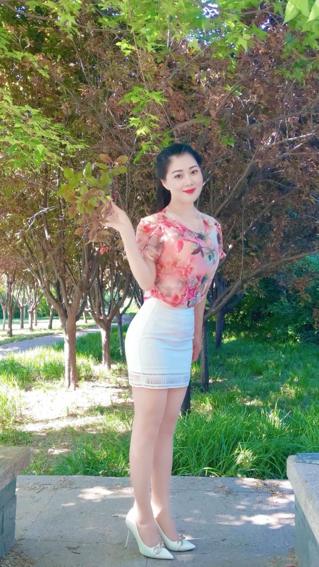 我的世界一直都很暗淡，后来你来了，带着星星和月亮