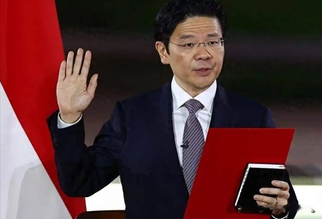 为什么新加坡的印度人多？因为印度人讲英语，引进用讲英语的印人，可以压制讲汉语