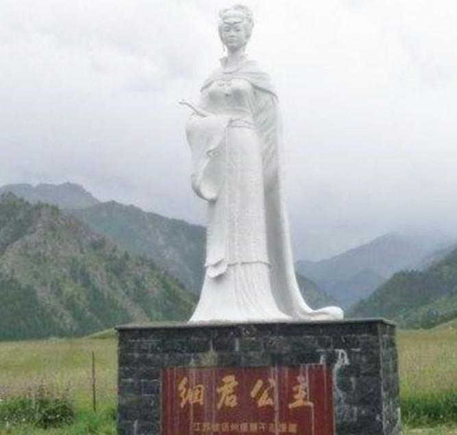 大汉第一位和亲公主有多惨？她先嫁给80岁的爷爷，又被逼嫁给他的亲孙子，生下女儿后