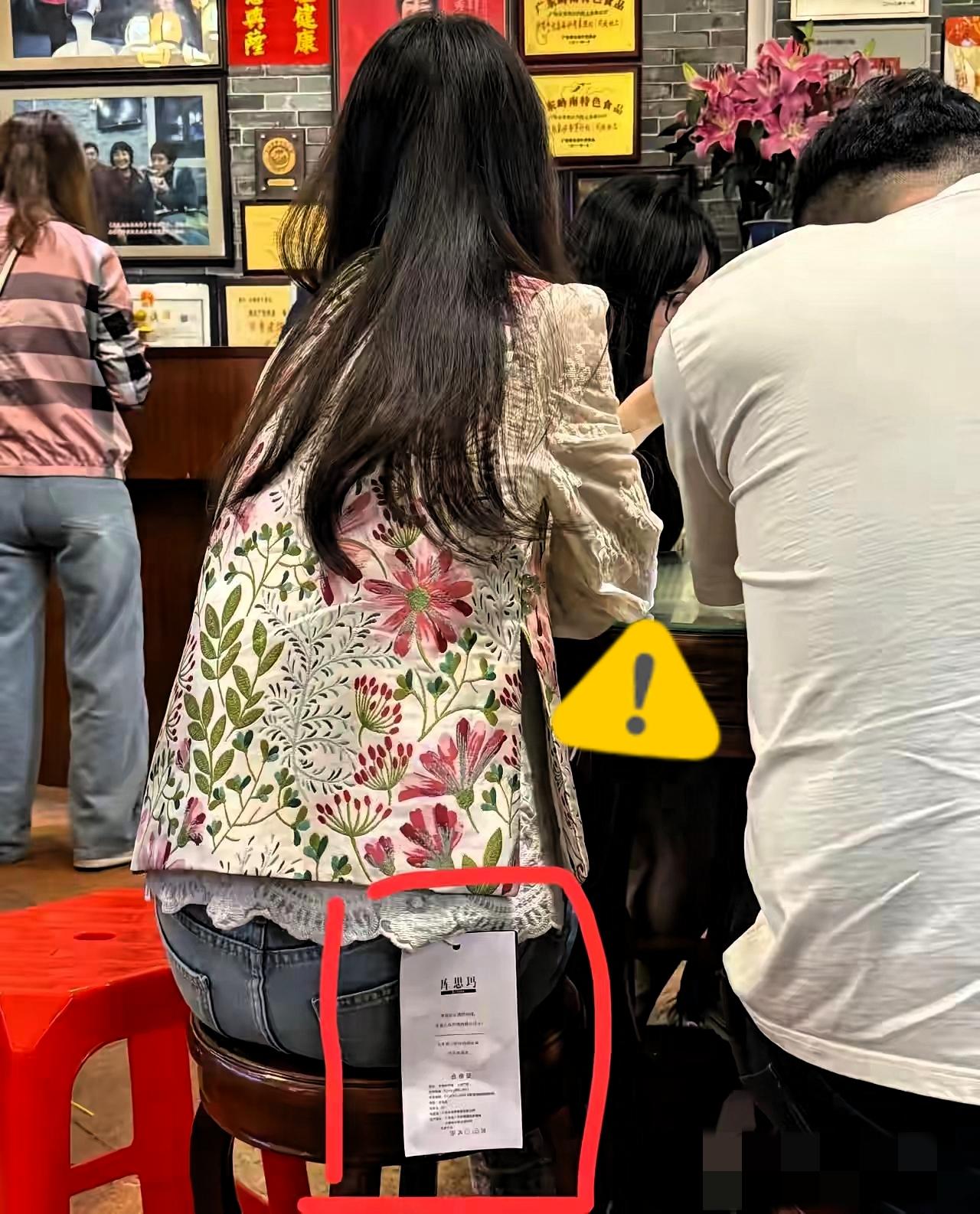 商家都被逼到挂密码锁了！“穿完就退”的羊毛党真该醒醒了！现在买衣服，要么挂着