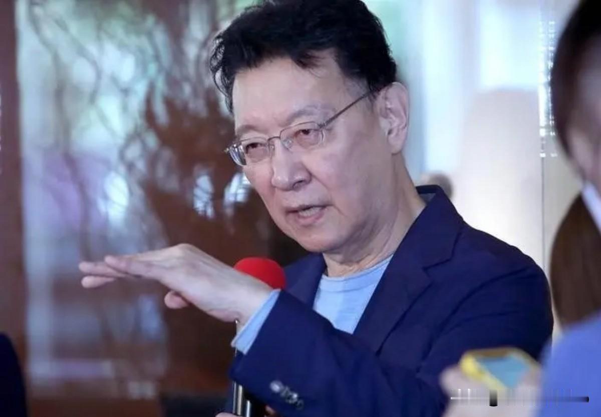 赵少康为郝龙斌站台，反击张亚中！9月18日，在赵少康陪同郝龙斌领表之后，赵少康表