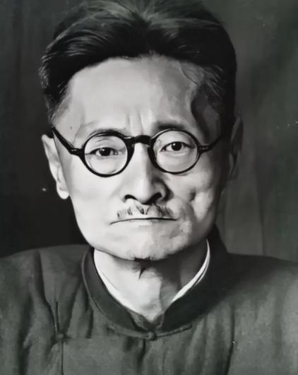 1917年，刘文典到北大教书。一天，辜鸿铭问他：“你教什么课？”“汉魏文学。”刘