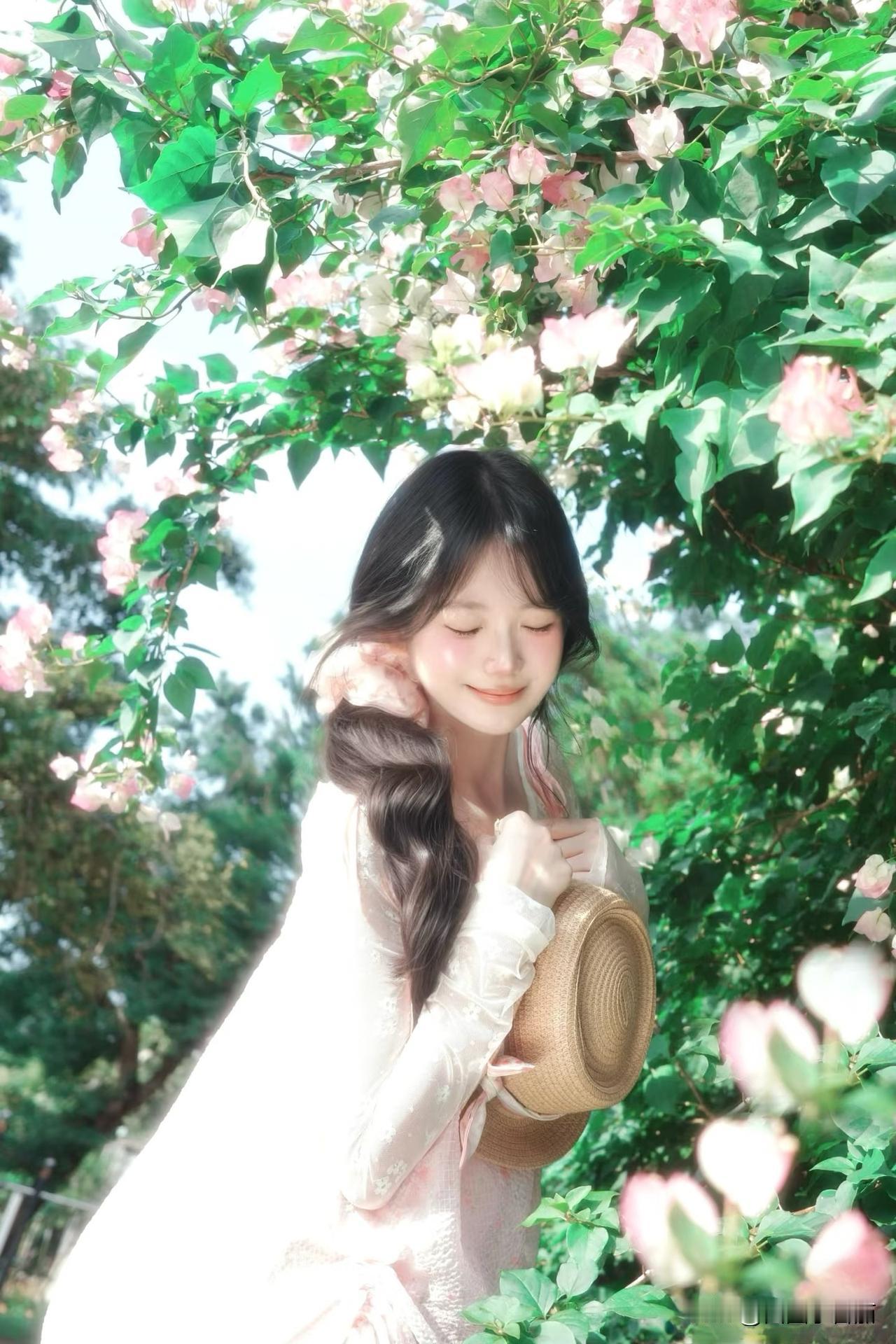 喜欢是乍见之欢爱是久处不厌而你是我藏在心底的岁岁年年温婉大方的美女美女