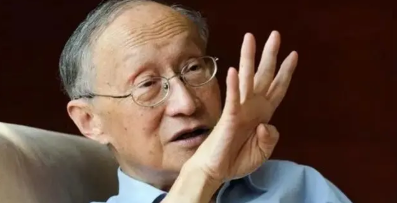 1992年12月，一个没有丝毫从政经验的系主任竟被推上了华中科技大学校长的职位，