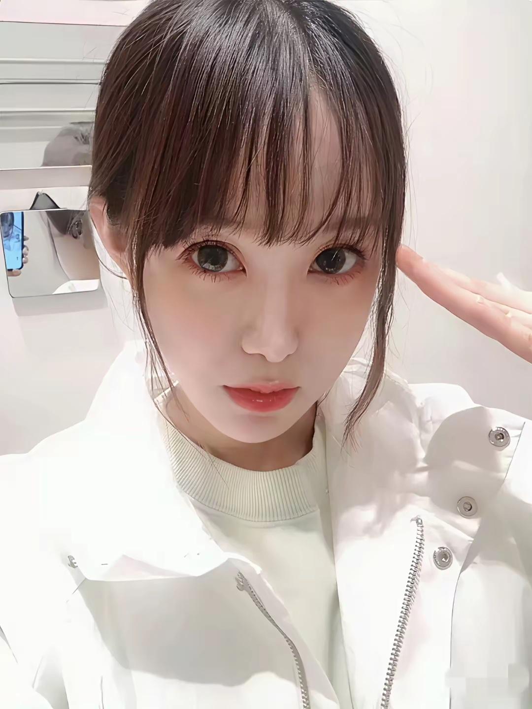 孙割的前女友曾颖也是大美女啊！和景甜是同款长相，所以男人会反复爱上同一款长相的女