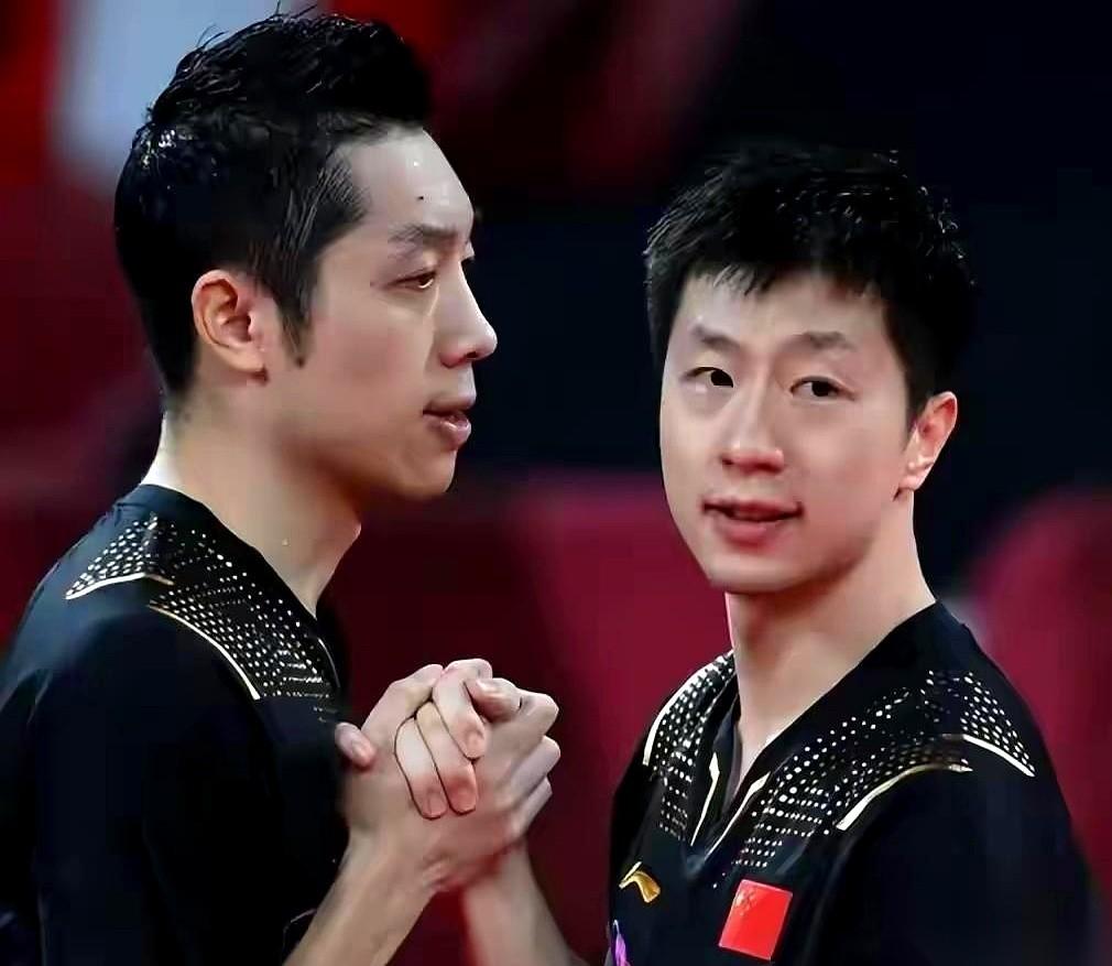 国乒成都基地，气氛越来越沉。头号主力樊振东的位子，一直空着。另两员大将，梁靖崑