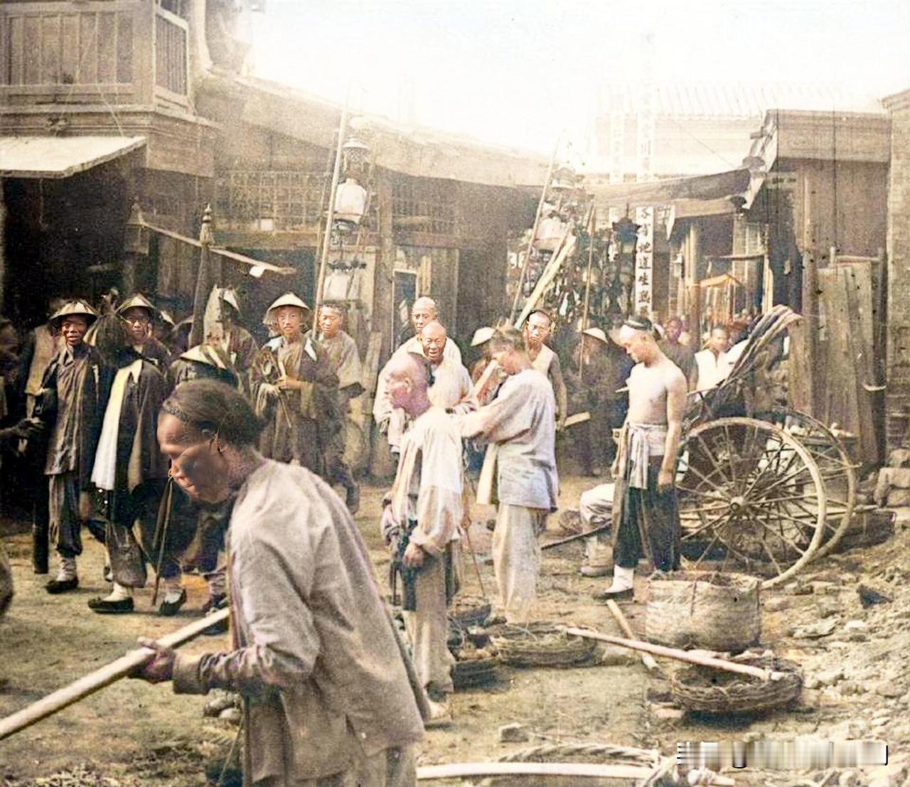 1900年八国联军进北京的时候，满清已经就要灭亡了，后面十一年都是垂死挣扎拖时间