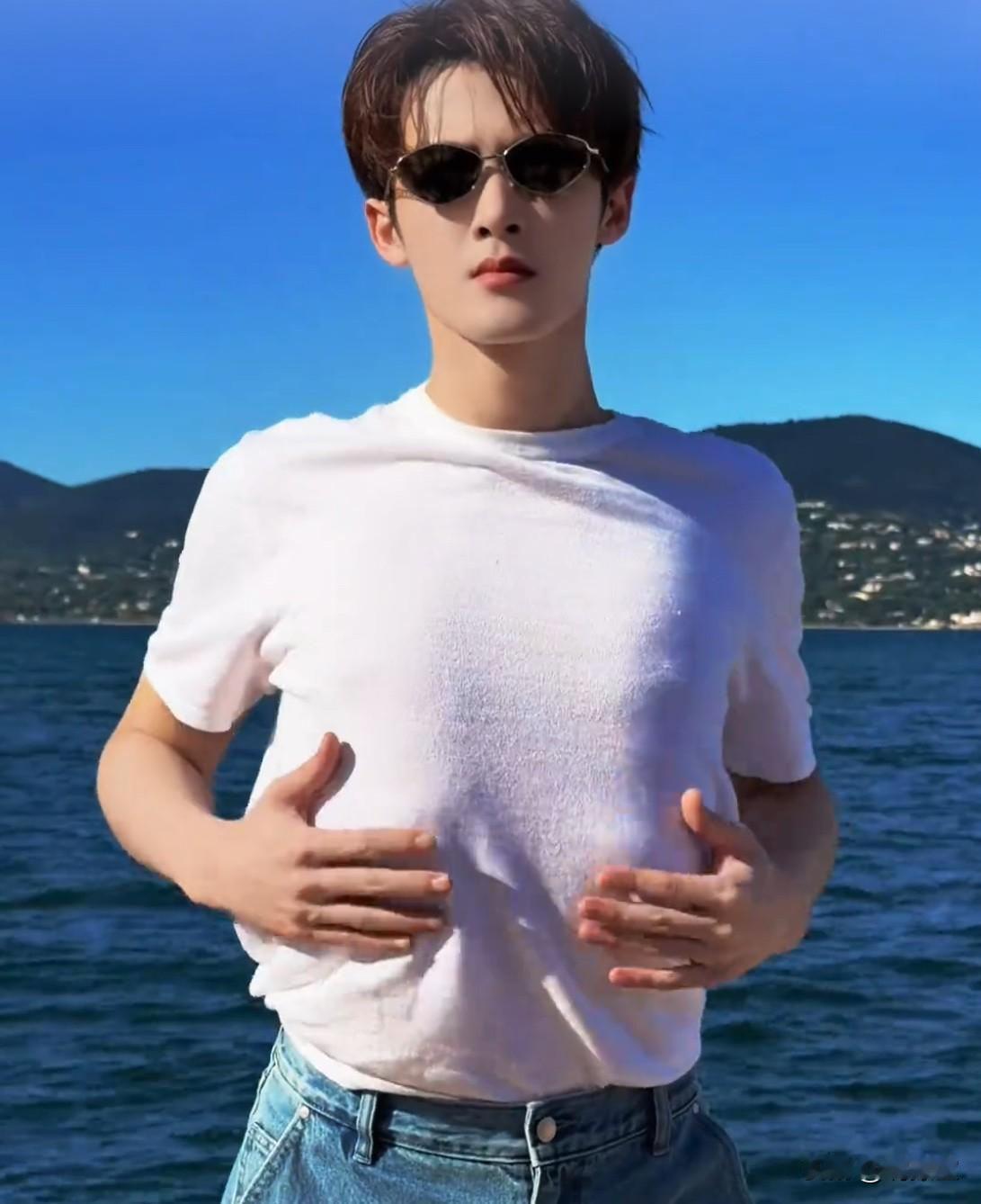 原来明星的白T恤质量也不好一直以为是自己买的太便宜质量差又透面料质感又差直