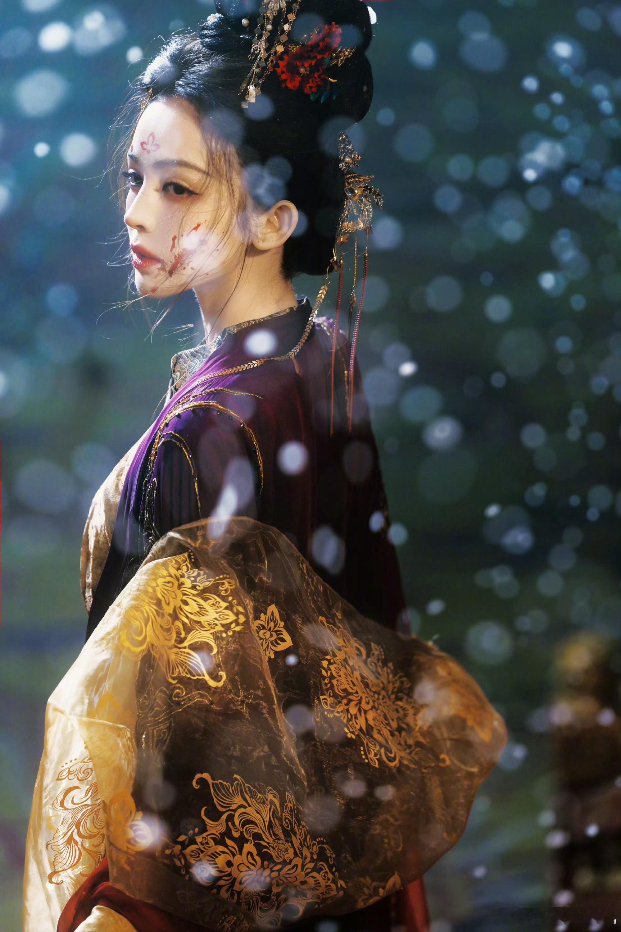 夏弃疾拍的娜扎玉茗茶骨收官写真夏弃疾拍的娜扎《玉茗茶骨》收官写真大片，有疯批女