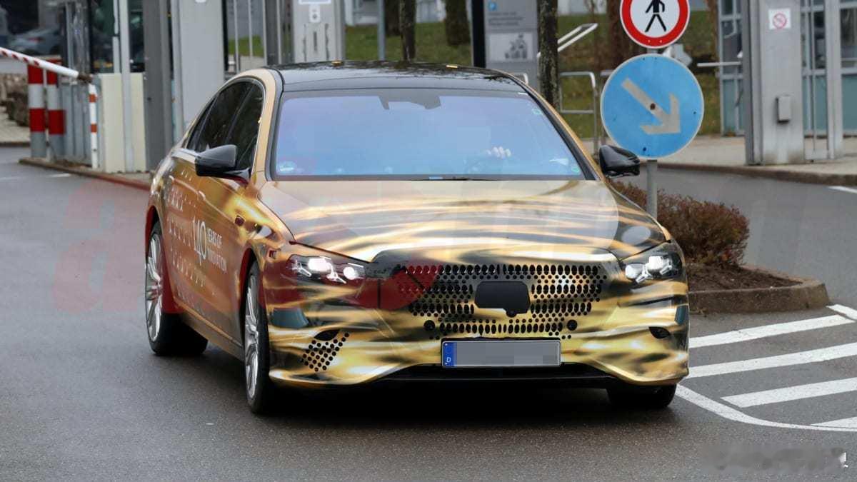 这应该是W223奔驰S级的最后一次改款了，明年开年亮相。再，见，就图6那样了