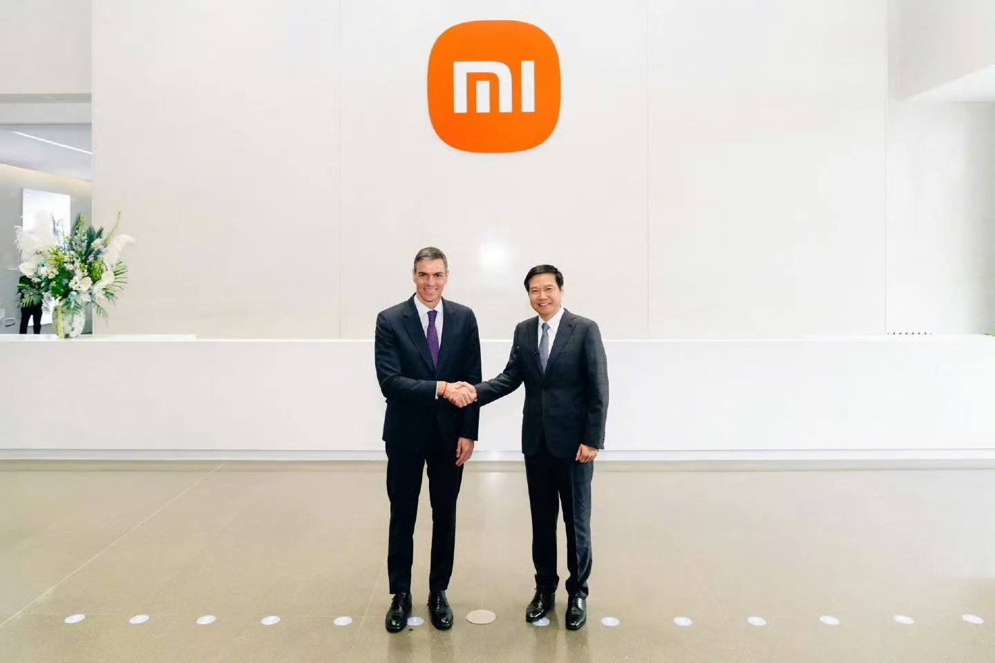 西班牙首相参观小米科技园能出海挣外国人钱的科技公司就是优秀的科技公司