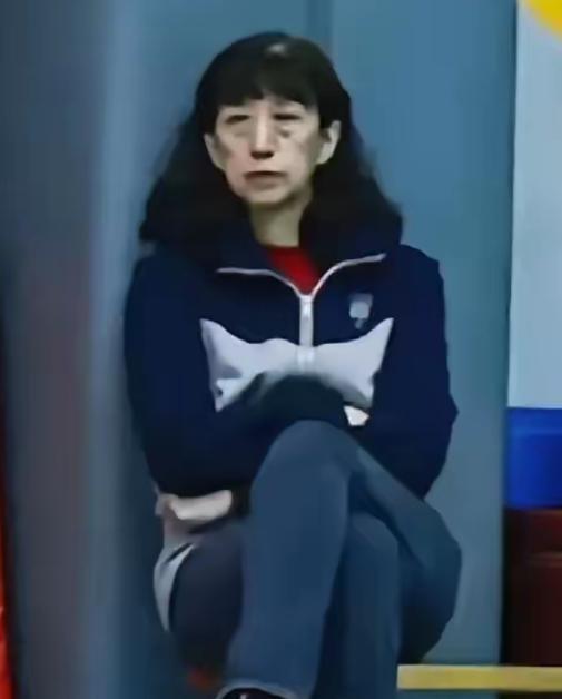 可再急，有什么用？喜欢中国女排，不等于看到主力缺阵，就把所有问题都推到一个人