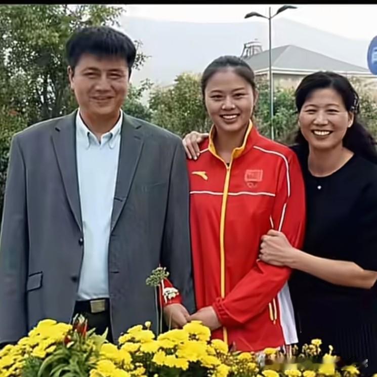 龚翔宇的父亲龚兴华是江苏连云港人，身高1.93米，早年是江苏青年男篮主力内线，1