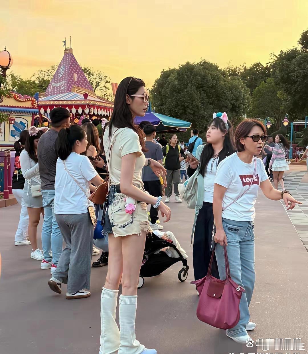 奚﻿﻿⁠梦瑶⁠没了‎‎滤镜‏，大家能接受吗？真实状态下的她‎‎‎，你打几分⁠？