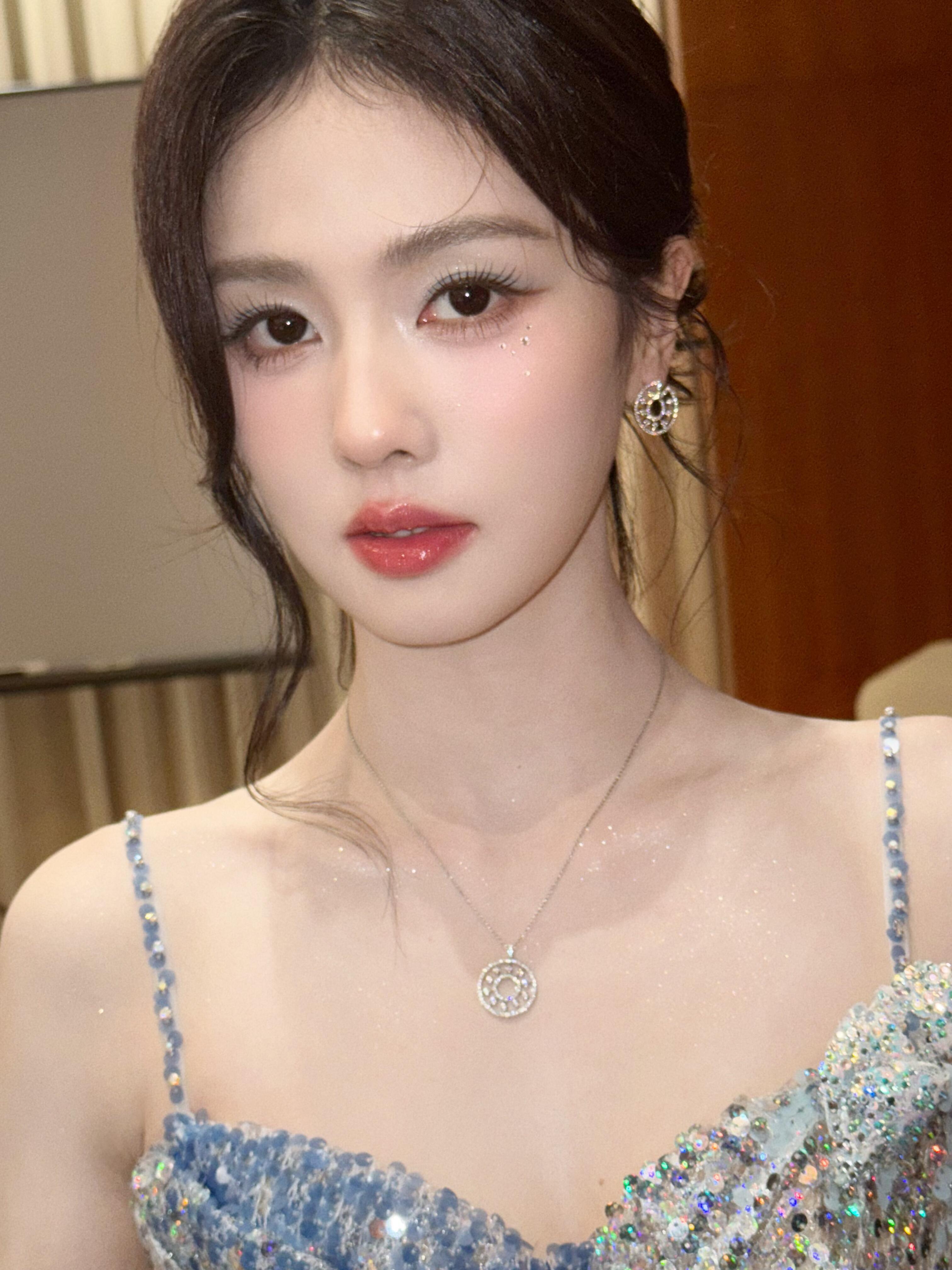 白鹿直播化妆师杨单发布了白鹿定妆照，白梦妍真的太美了🤩​​​