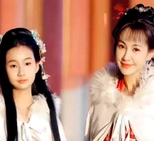 杨雪没化妆，女儿也没美颜，一条视频炸了。20年前演坏女人，现在当妈不装了。没
