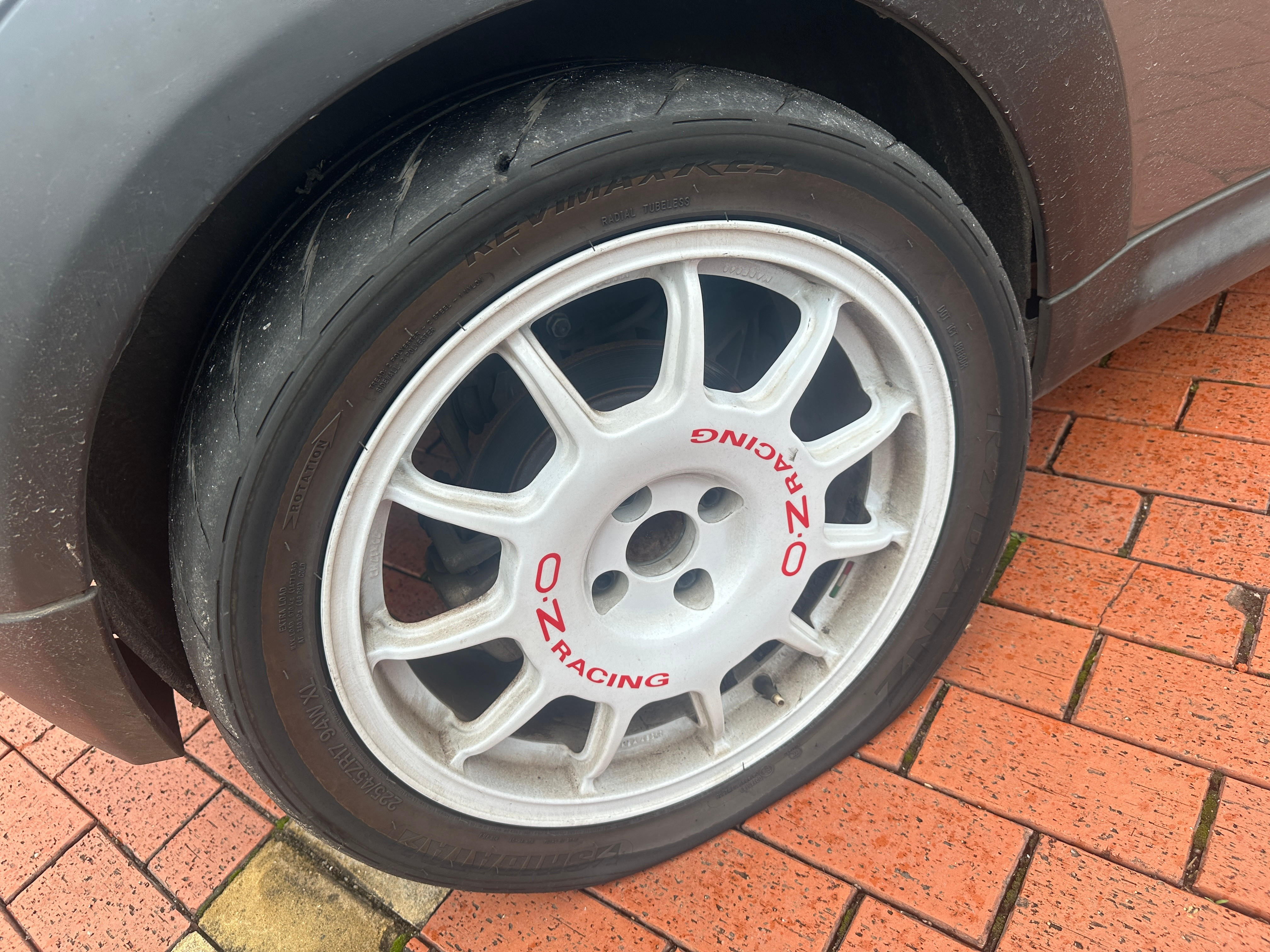 我尼玛[捂脸哭]。跑着跑着越来越震。变道有点飘。然后又跑了两公里到昭山。雷登还可以