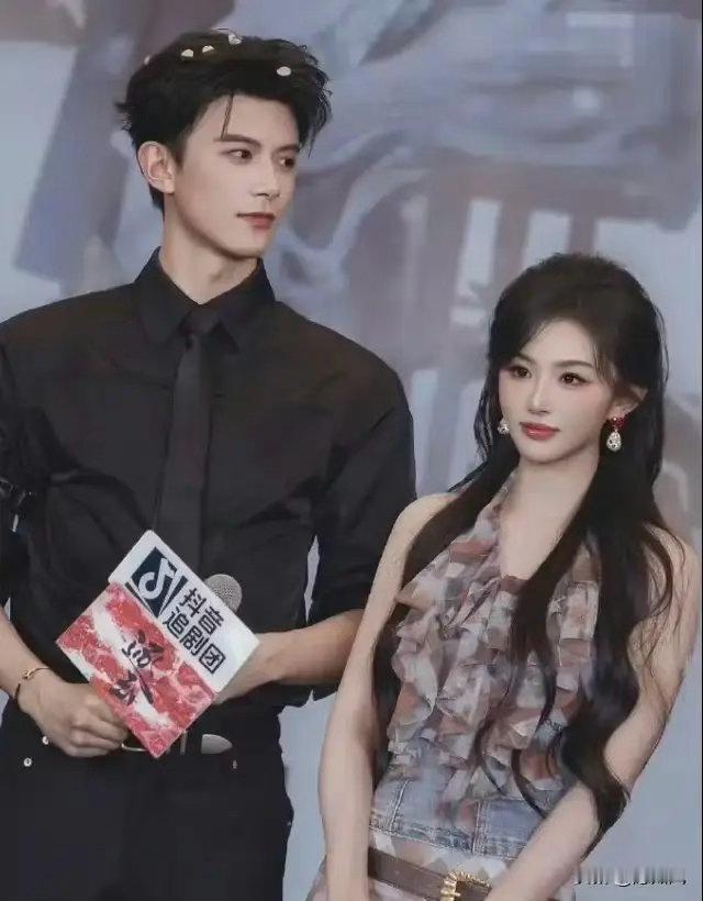 看《逐玉》的时候，比起张凌赫和田曦薇那对的感情线，其实副CP孔雪儿和邓凯的恨海情