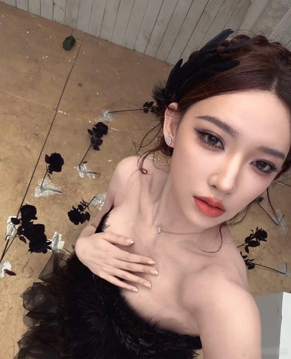 程潇既然都知道用手捂为什么还这个角度拍？​​​