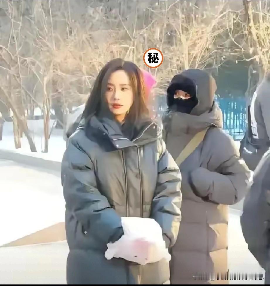 哈尔滨一女大学生买了商家2600元的羽绒服，准备买回来“穿”几天，觉得好看再留，