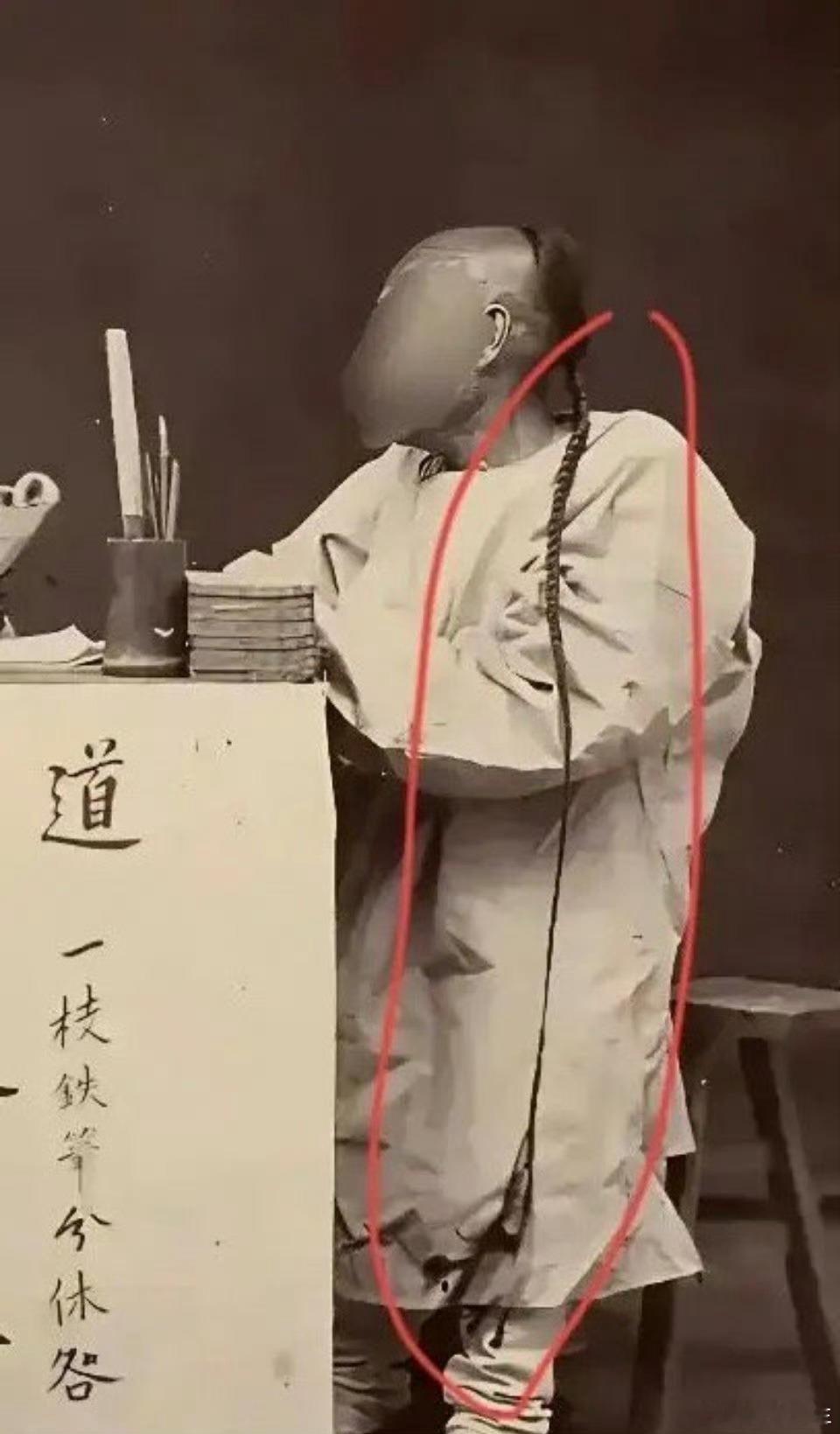 “我的天……以前清朝的辫子是这样，电视剧里都给美化了”