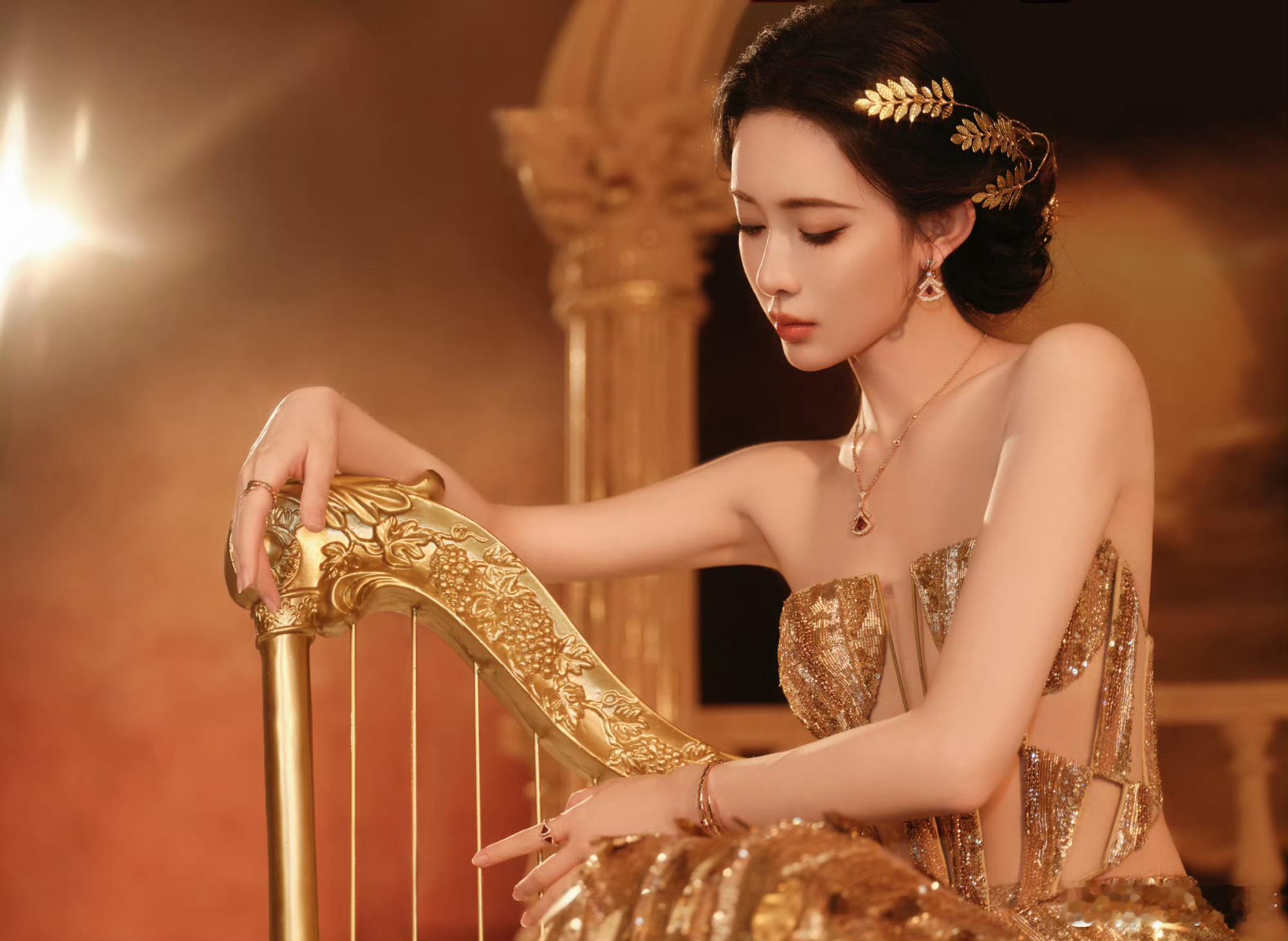 孟子义执弓神明孟子义浮光跃金的神明妈耶！！要被孟子义星光大赏造型美呆了要！！孟