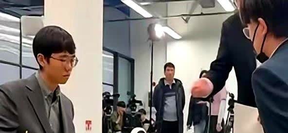 韩国棋院删LG杯，棋手医保断供LG杯官网一夜被扒光，卞相壹从冠军名单消失